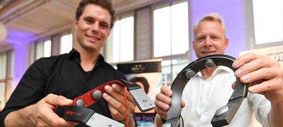 Frederick Potzuweit und Stefan Sube mit dem Prototyp deep.one